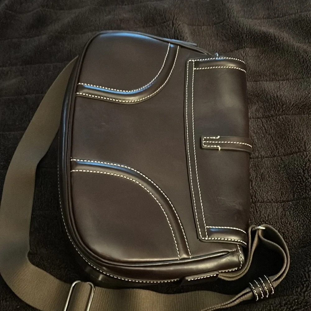 New Dooney and Bourke bag - Picture 3 of 14